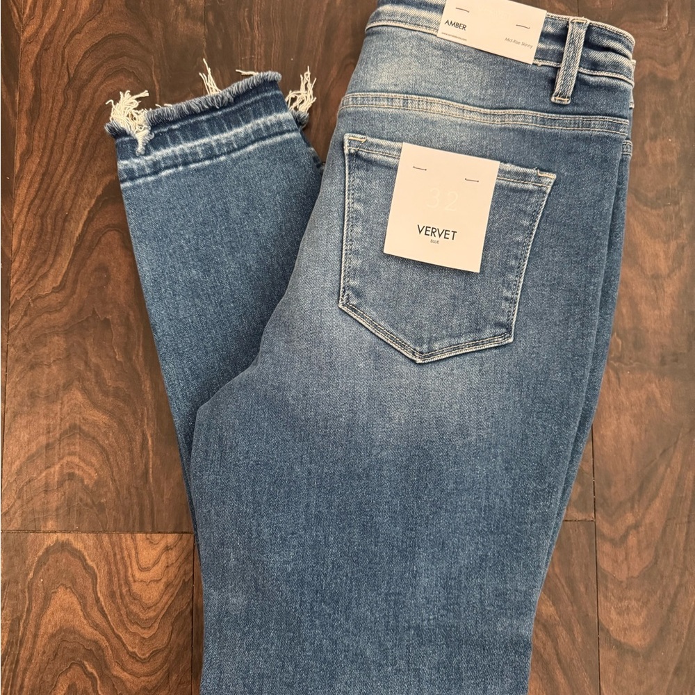 Blue Ankle Cropped Jeans with Modern Cut